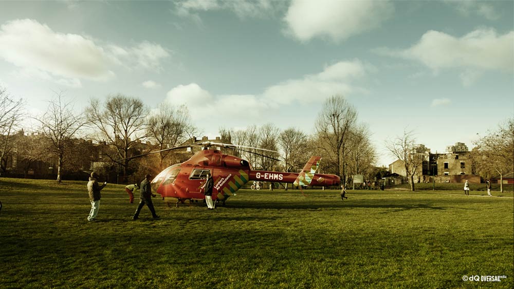 Red rescue helicopter in the park under the cloudy sky - 曇りの下の公園でレッド救助ヘリコプター SKU: mo-0015