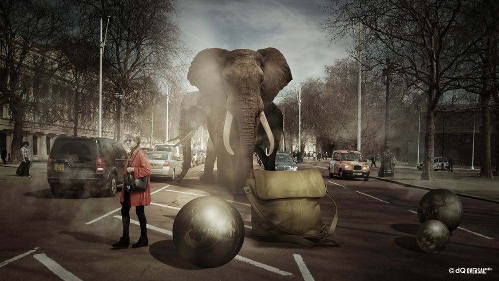 Woman in red and elephants crossing the road full of cars - 車の完全な道路を横断赤の女性と象 SKU: li-0009